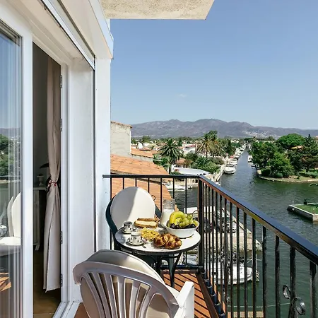 Apartment Lovely Mediterranean Penthouse In Costa Brava Empuriabrava